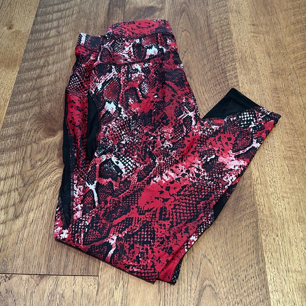 NWT Hpe Woman’s Red Snake Leggings Size L